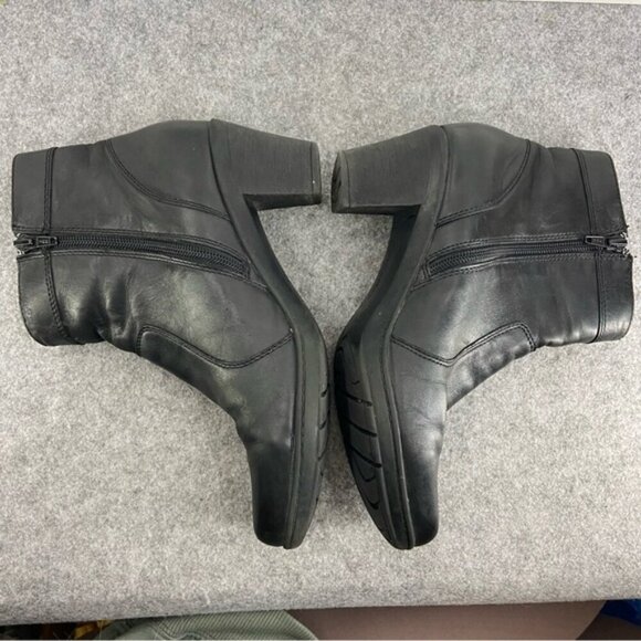 Clarks Gorgeous Black Leather Ankle Boots Women’s Size 9M - Picture 12 of 12